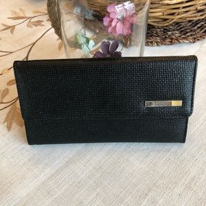 Kenneth Cole Reaction Women’s Wallet, Black Weave with Specks of Glitter.